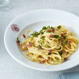 Spaghetti carbonara mit gepökelter Schweinebacke