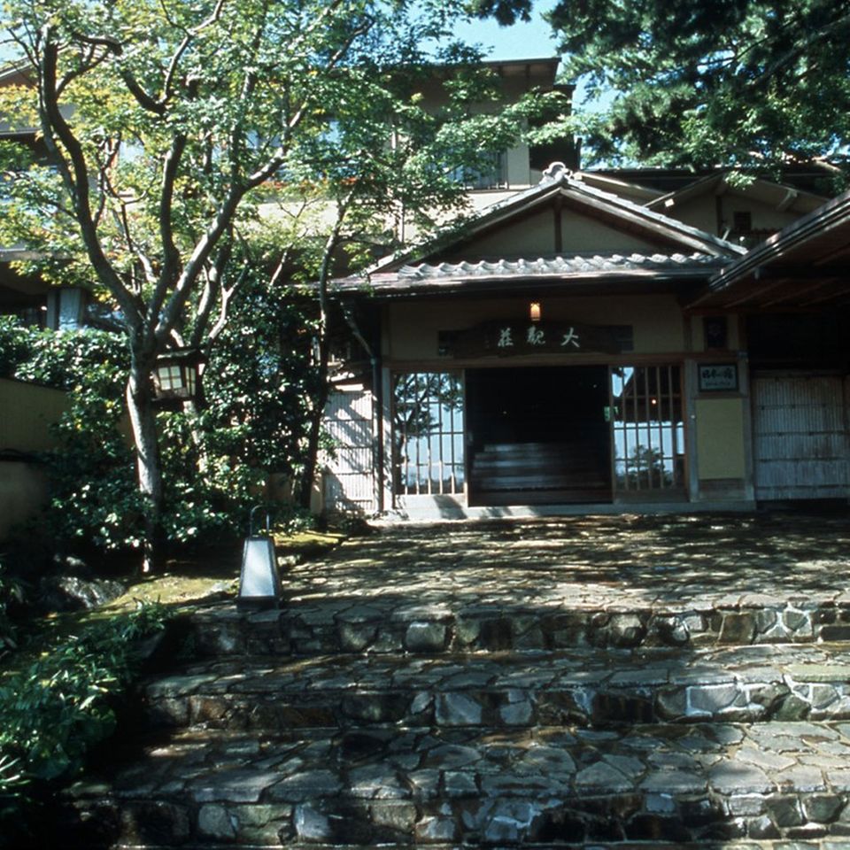 Das Taikanso-Ryokan in der Präfektur Shizuoka liegt nicht weit entfernt von Tokio Das Taikanso-Ryokan in der Präfektur Shizuoka liegt nicht weit entfernt von Tokio