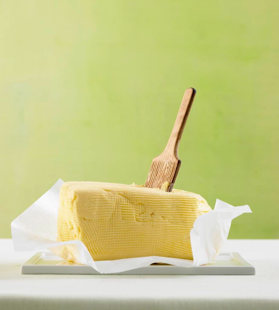 Ein frisches Stück Butter. Ein frisches Stück Butter.