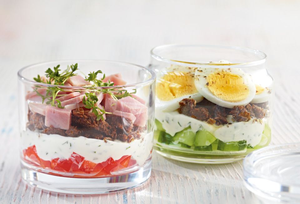 Sandwich mal anders: geschichtet im Glas kommen die einzelnen Bestandteile optimal zur Geltung Sandwich mal anders: geschichtet im Glas kommen die einzelnen Bestandteile optimal zur Geltung