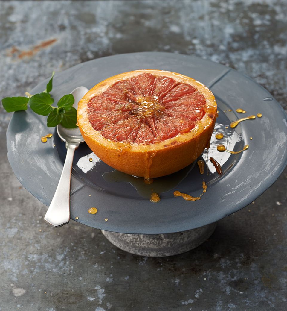 Hier versüßt Knusperzucker mit Minze das herbe Aroma der Grapefruit Hier versüßt Knusperzucker mit Minze das herbe Aroma der Grapefruit