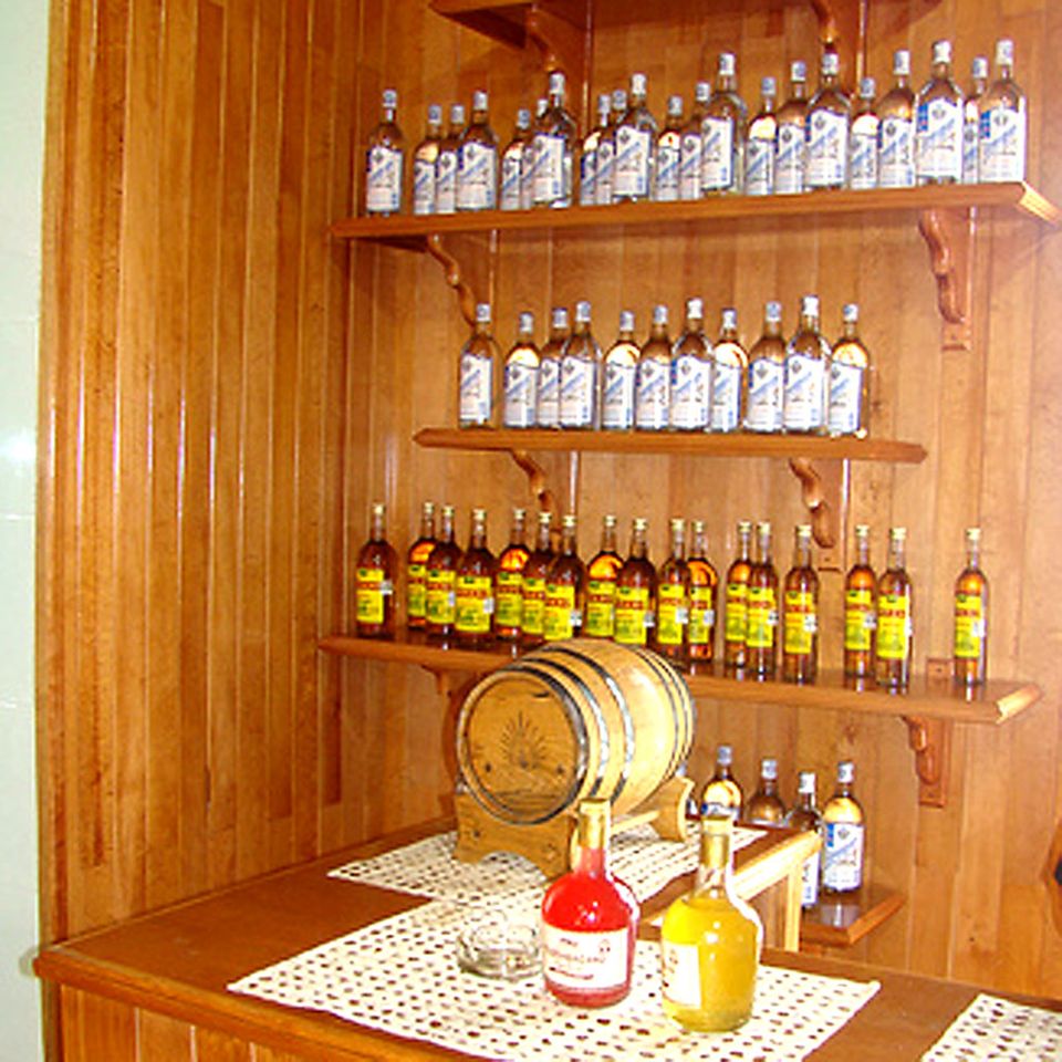 Bei Pulque-Proben können Sie den Agavensaft degustieren Bei Pulque-Proben können Sie den Agavensaft degustieren