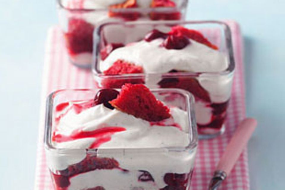 Trifle mit Sauerkirschen