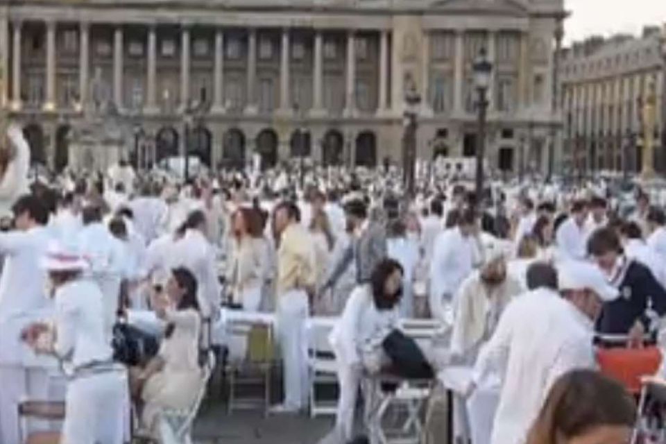 Diner en blanc 2009 in Paris