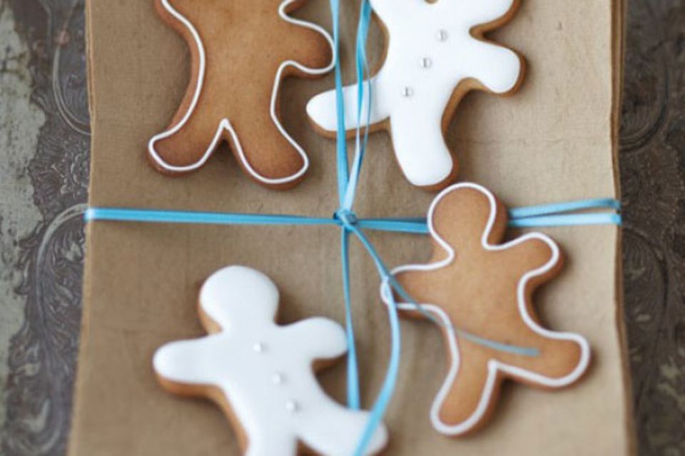 Gingerbread-People sind eine beliebte Form des braunen Lebkuchens