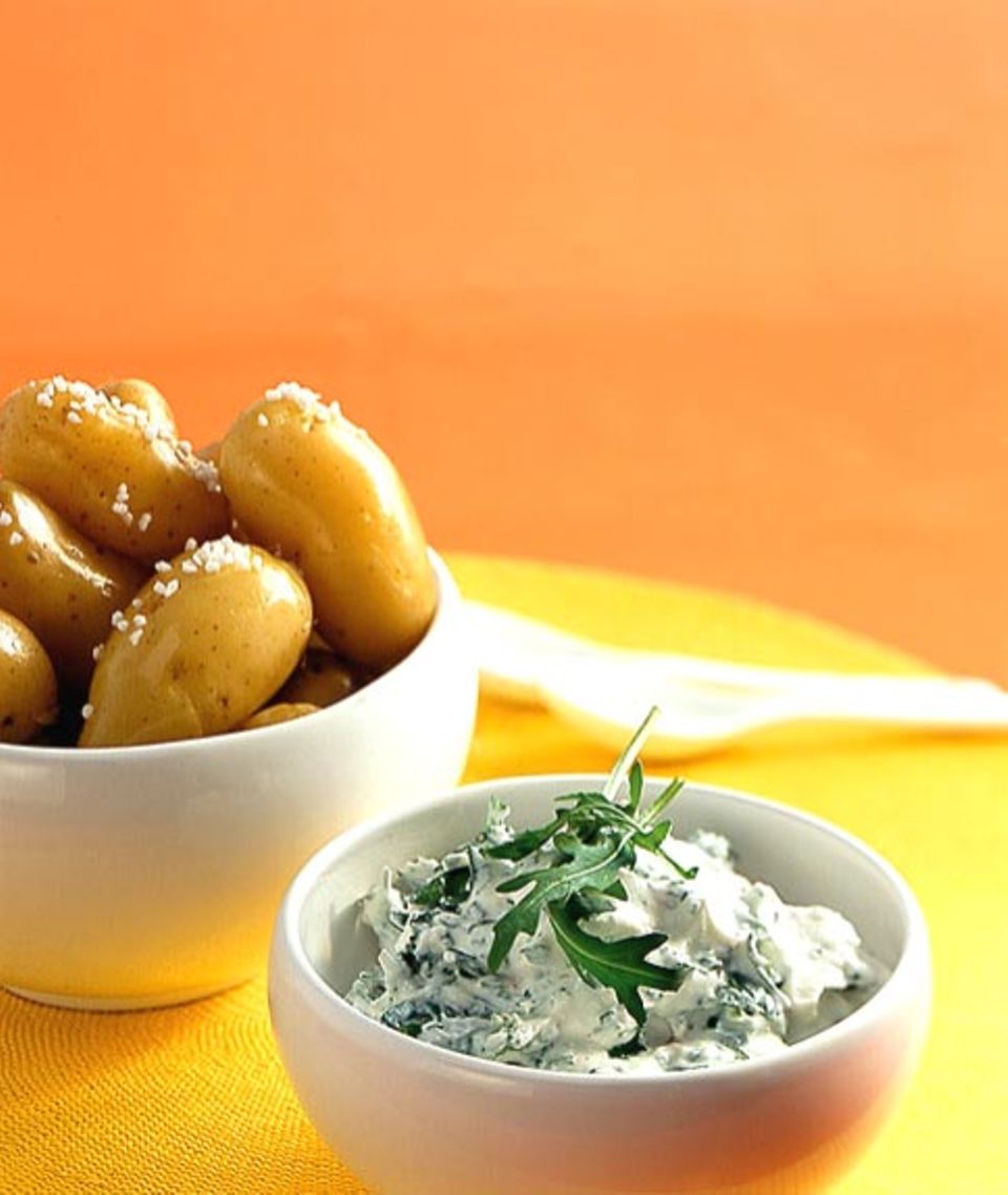 Kräuterquark mit Pellkartoffeln. Kräuterquark mit Pellkartoffeln.