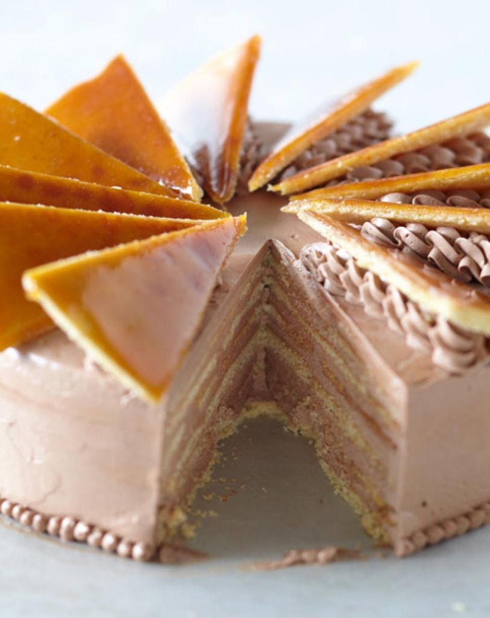 Dobos-Torte mit Karamell-Deko. Dobos-Torte mit Karamell-Deko.