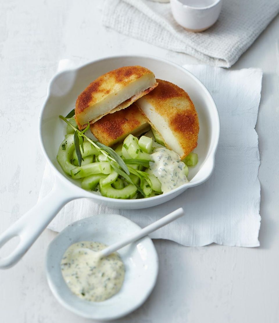 Fast wie ein Schnitzel: Kohlrabi ist in der Küche besonders vielseitig Fast wie ein Schnitzel: Kohlrabi ist in der Küche besonders vielseitig