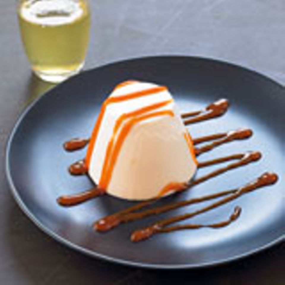 Jasmintee-Panacotta mit Hagebutte Jasmintee-Panacotta mit Hagebutte