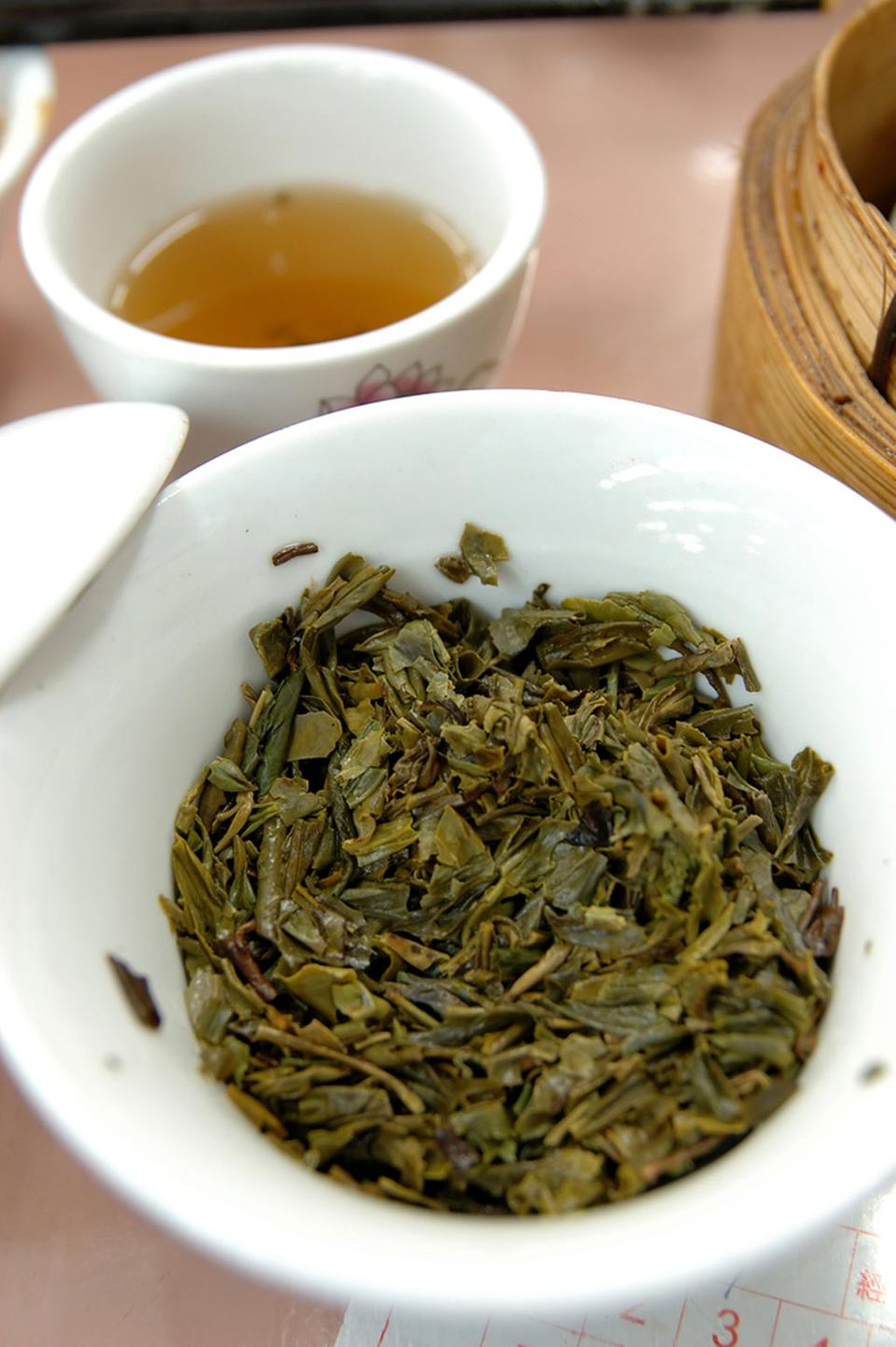 Longjing-Tee ist eine Spezialität der Zhejiang Küche Longjing-Tee ist eine Spezialität der Zhejiang Küche