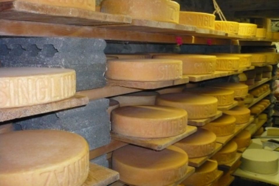 Aus traditioneller Herstellung: Hofkäse
