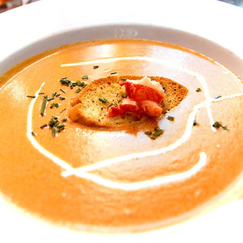 Tomaten und Paprika geben Bisque eine schöne Farbe. Tomaten und Paprika geben Bisque eine schöne Farbe.