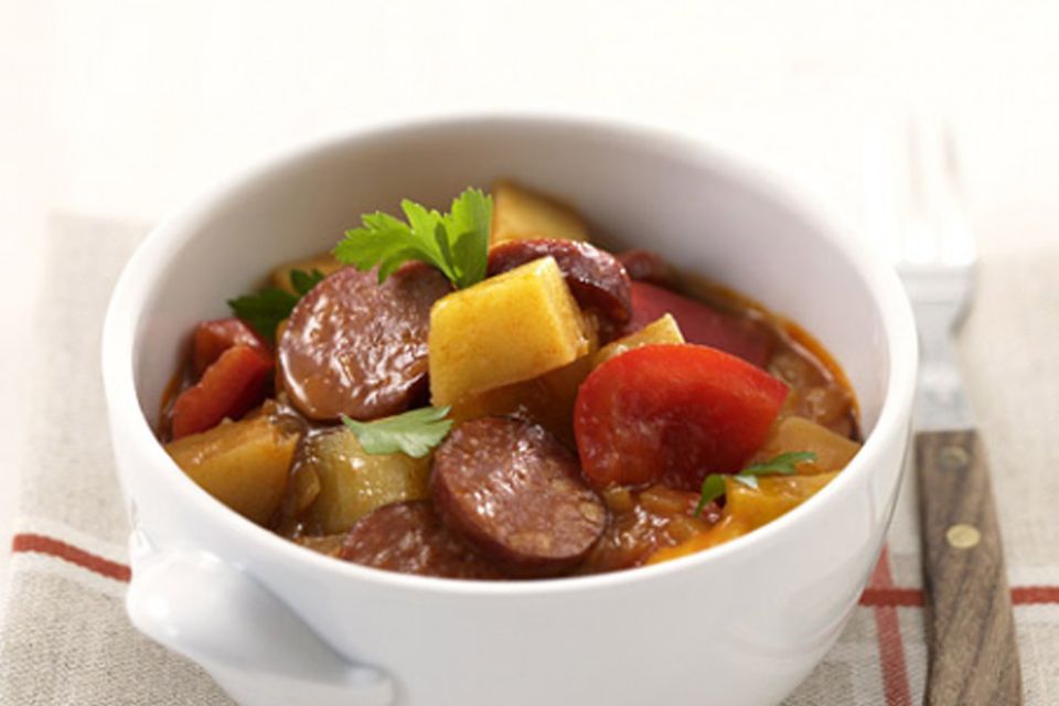 Cabanossi Gulasch: ein Eintopfgericht mit Cabanossi