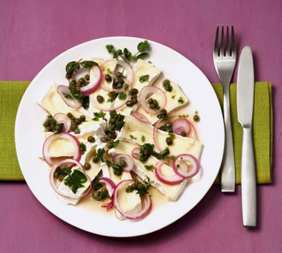 Camembert mit Majoran-Vinaigrette. Camembert mit Majoran-Vinaigrette.