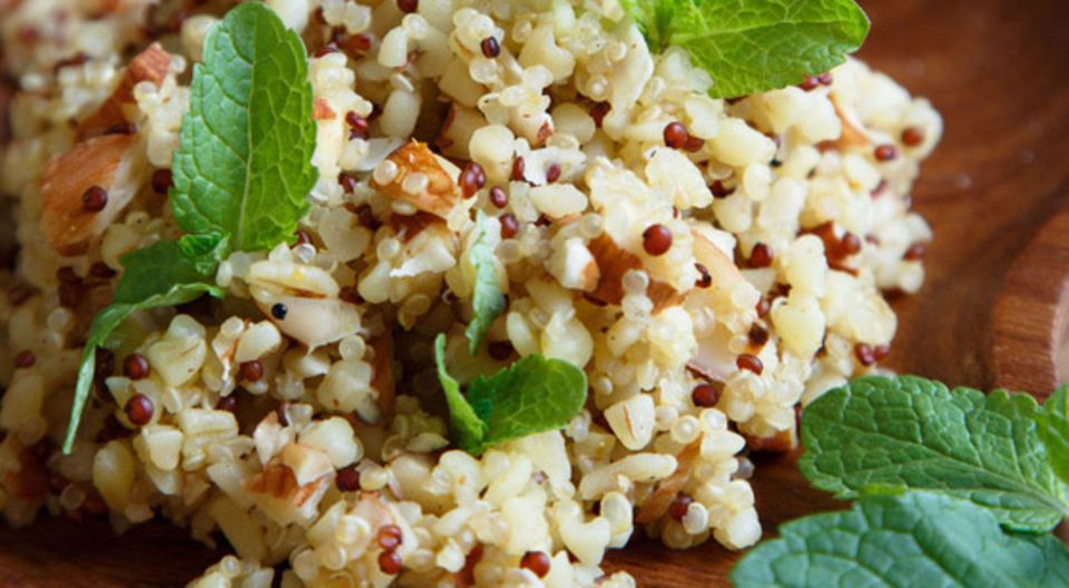 Quinoa eignet sich für Salate, als Beilage, in Aufläufen, Müslis und Smoothies Quinoa eignet sich für Salate, als Beilage, in Aufläufen, Müslis und Smoothies