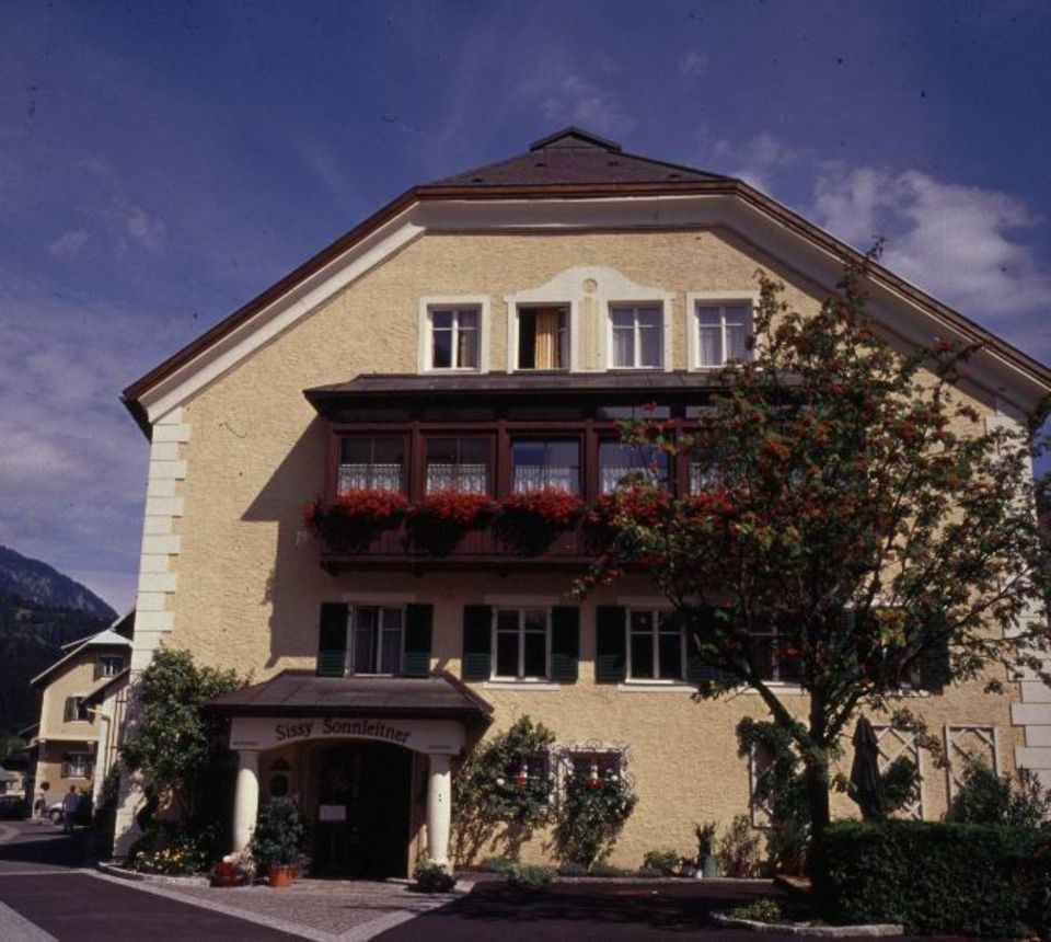Das Landhaus Kellerwand ist nach der Kellerwand in den Kärntner Alpen benannt Das Landhaus Kellerwand ist nach der Kellerwand in den Kärntner Alpen benannt
