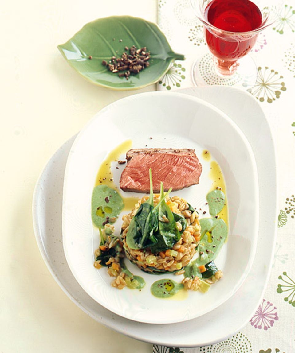 Gerste mit Spinatsauce und Pfeffersteak Gerste mit Spinatsauce und Pfeffersteak
