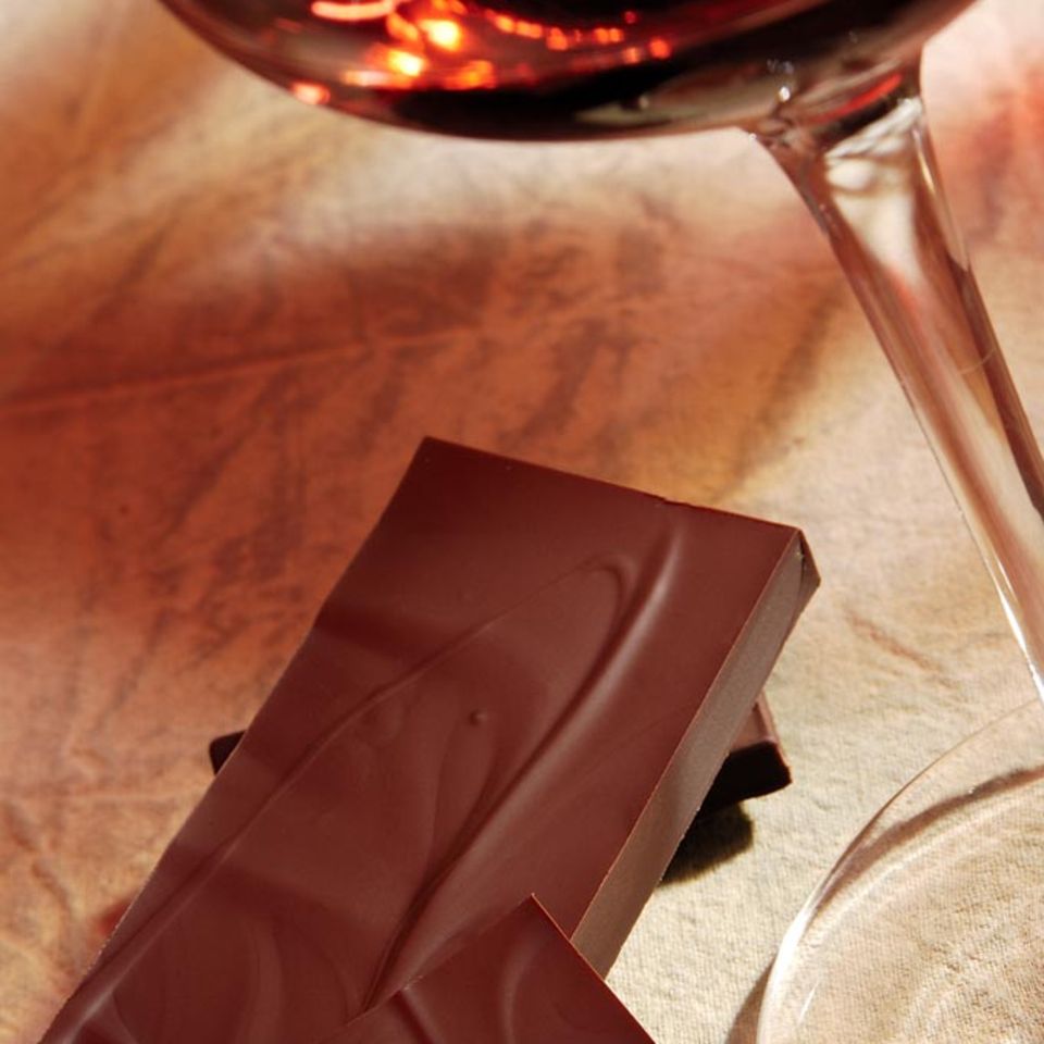 Besonderer Genuss: Schokolade und Wein.