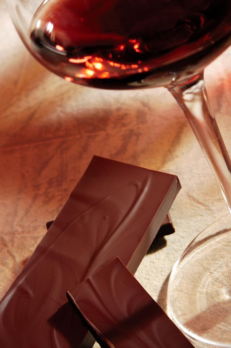 Besonderer Genuss: Schokolade und Wein. Besonderer Genuss: Schokolade und Wein.