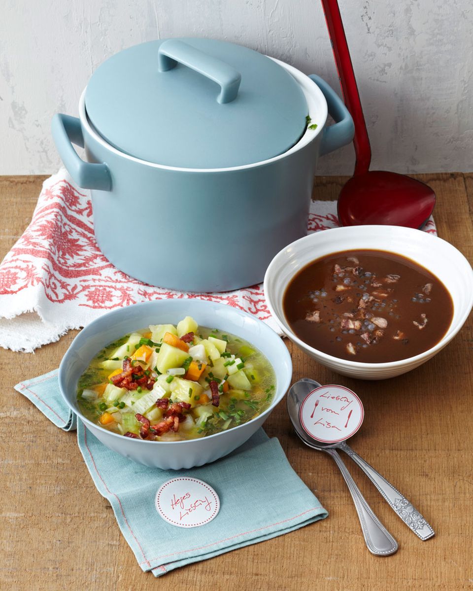 Liebstöckel wird gerne zum Würzen von Eintöpfen, Suppen und Fonds genutzt Liebstöckel wird gerne zum Würzen von Eintöpfen, Suppen und Fonds genutzt