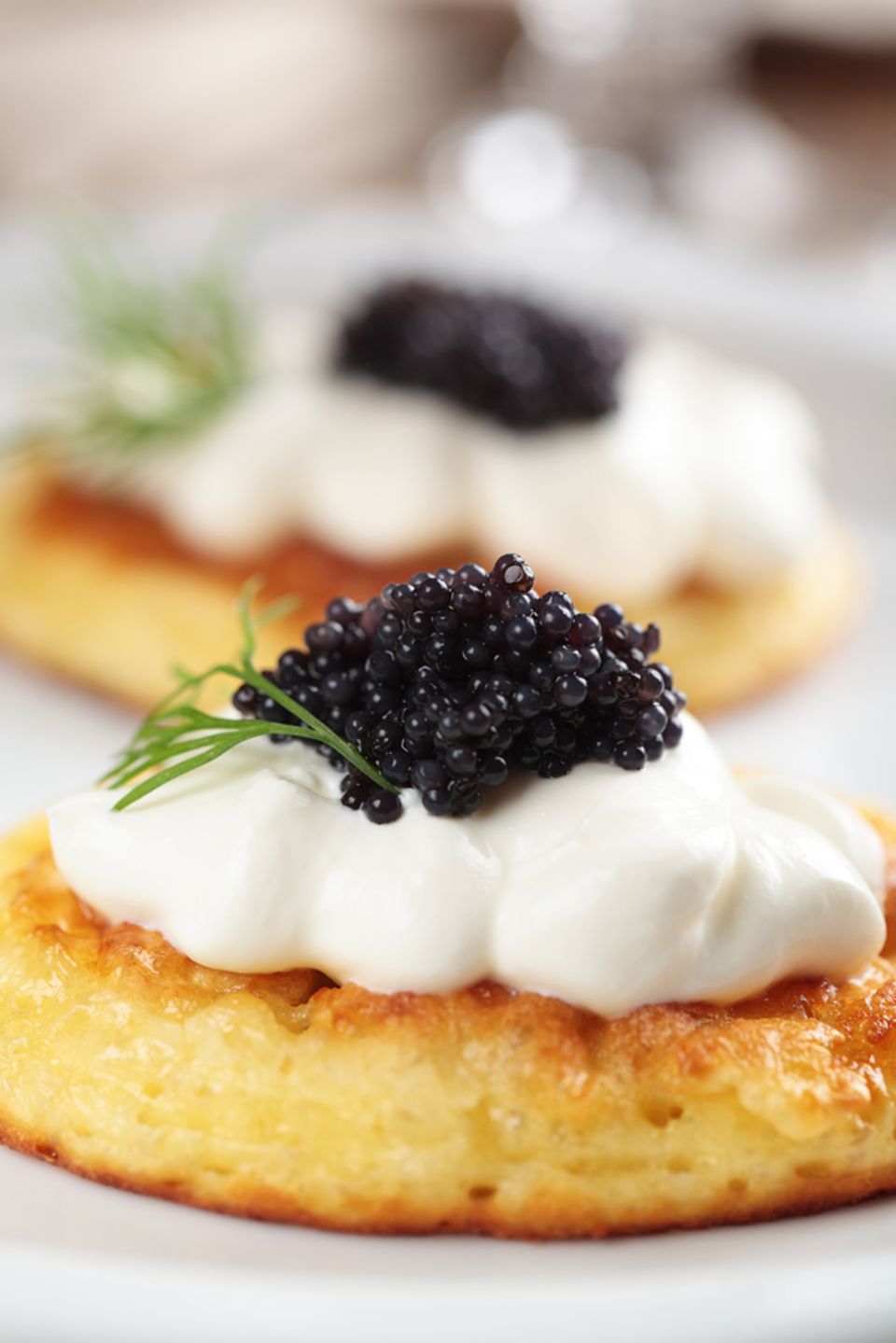 Kaviar ziert häufig Blini Kaviar ziert häufig Blini