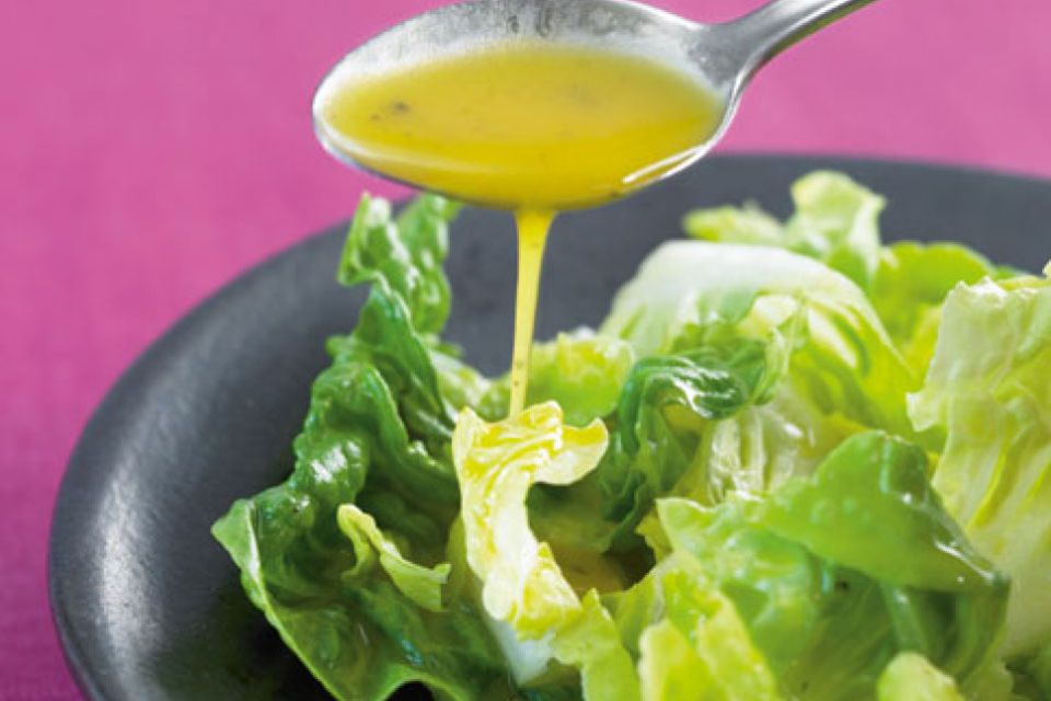 Ein Klassiker für Salat: Honig-Senf-Dressing