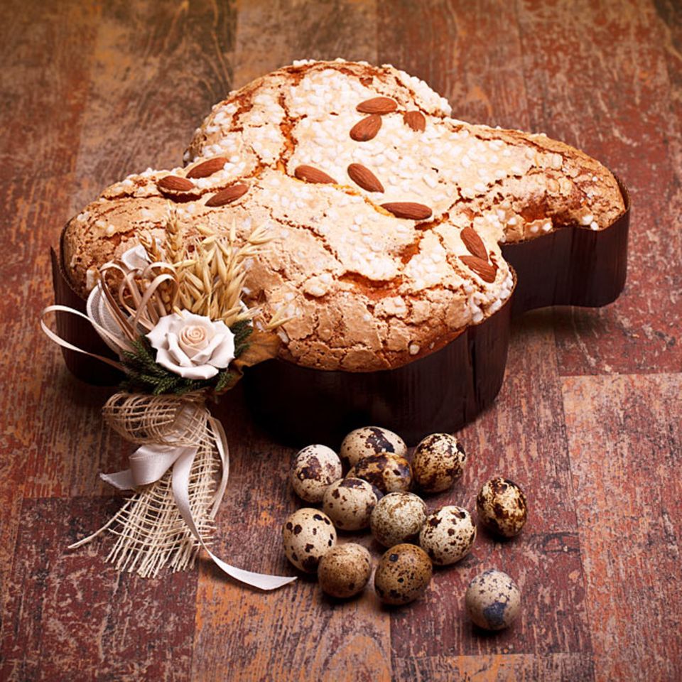 Der traditionelle italienische Osterkuchen wird in Taubenform gebacken