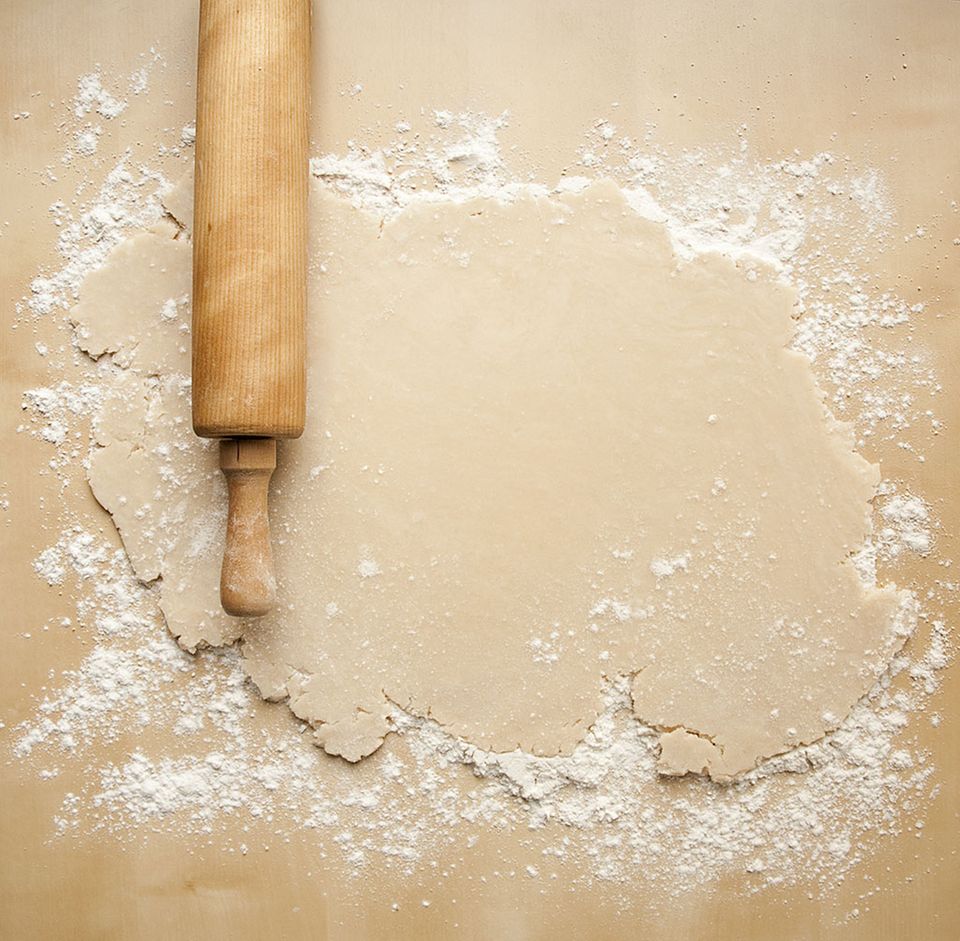 Mazurek wird mit einem dünnen Mürbeteig gemacht Mazurek wird mit einem dünnen Mürbeteig gemacht