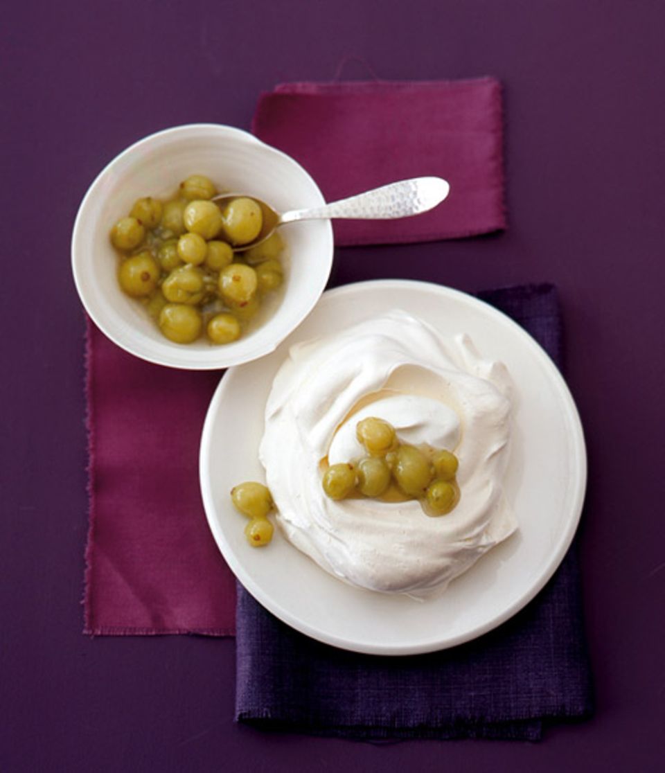 Pavlova mit Stachelbeer-Vanillekompott Pavlova mit Stachelbeer-Vanillekompott