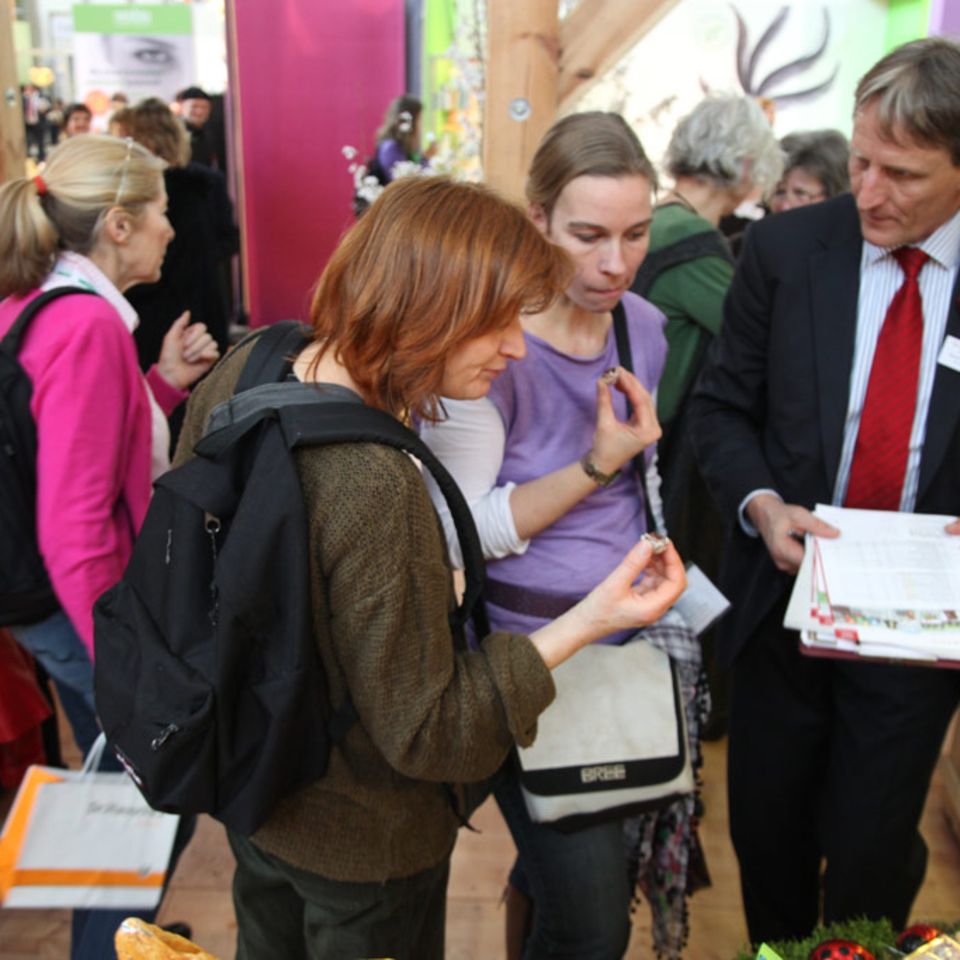 Auf der BioFach können Besucher Bio-Lebensmittel verkosten und sich direkt bei den Produzenten informieren