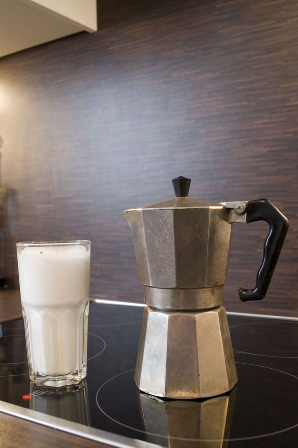 Mit einem Espressokocher lässt sich schnell Espresso zubereiten Mit einem Espressokocher lässt sich schnell Espresso zubereiten
