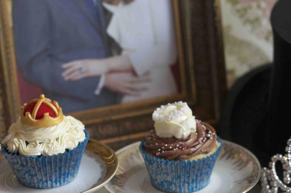 Zu Ehren des englischen Brautpaares: königlich verzierte Cupcakes