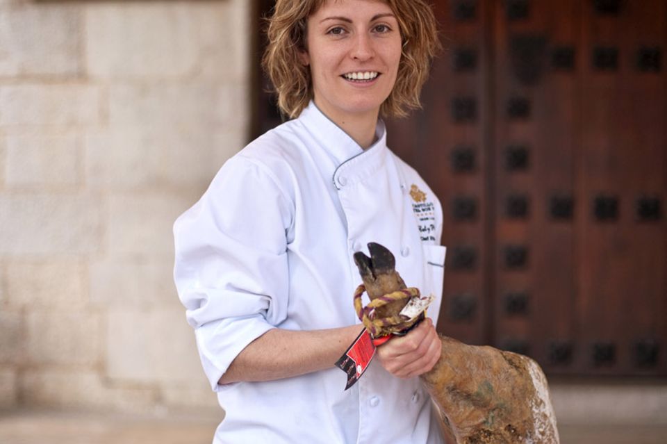 Die spanische Spitzenköchin Caty Pieras kocht am Gourmet-Reisefestival