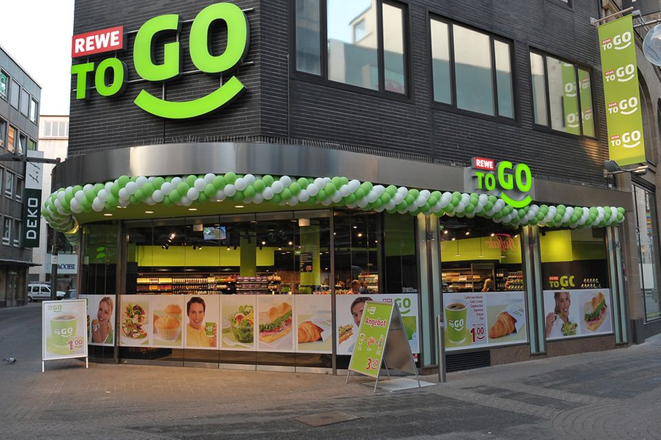 In Köln: der erste "REWE to go" In Köln: der erste "REWE to go"