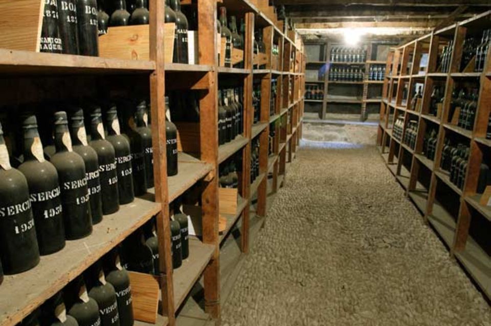 Stehende Lagerung von Madeiraweinen