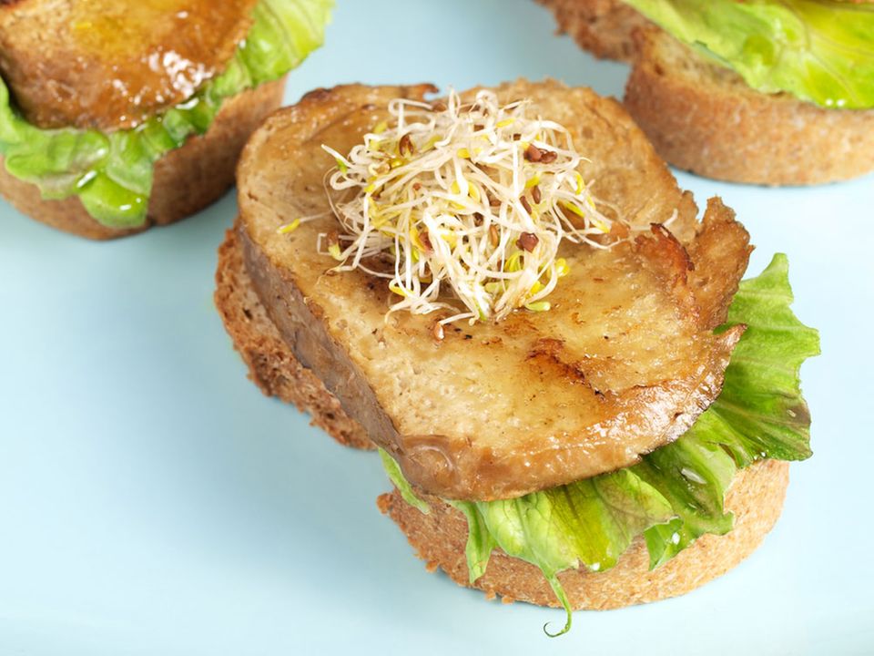 Gebratener Seitan mit Sprossen Gebratener Seitan mit Sprossen