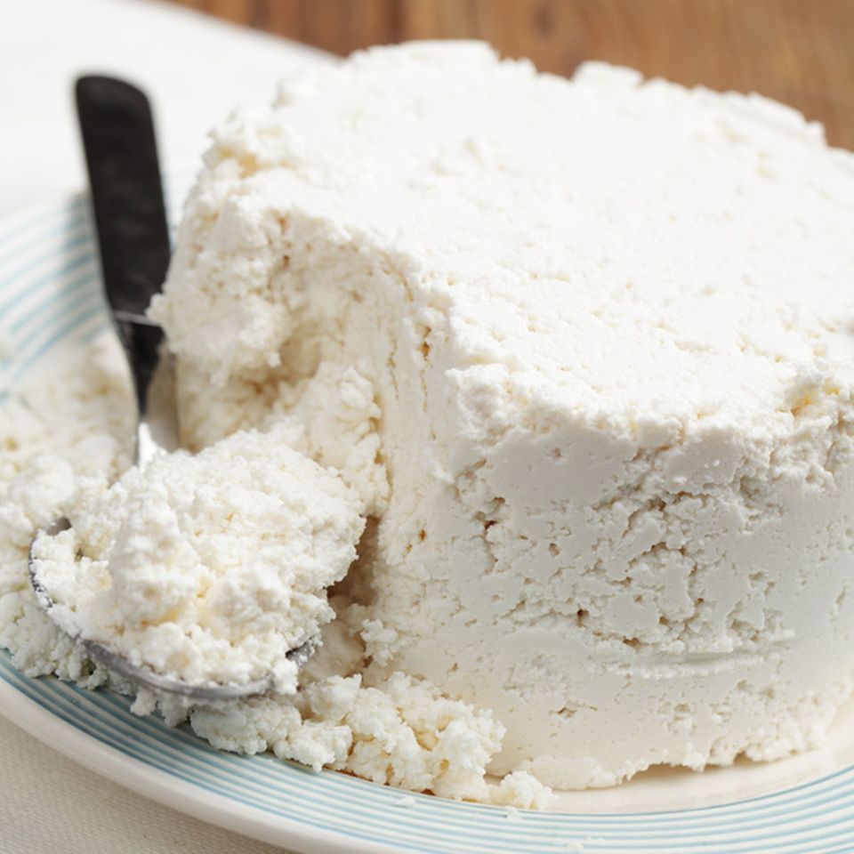 Ricotta, Frischkäse aus Molke Ricotta, Frischkäse aus Molke