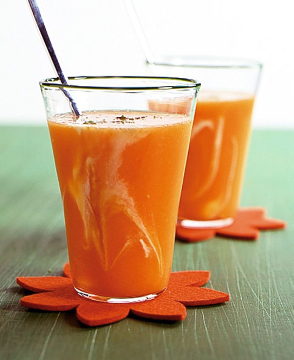 Einen solchen Vitamin-Cocktail sollten Sie nicht zu lange stehen lassen, da Vitamin C sehr lichtempfindlich ist. Einen solchen Vitamin-Cocktail sollten Sie nicht zu lange stehen lassen, da Vitamin C sehr lichtempfindlich ist.