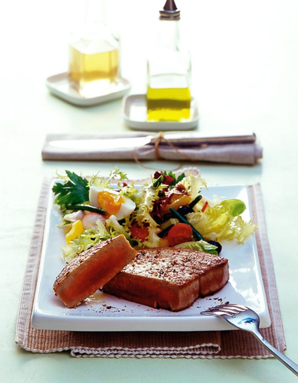 Thunfischsteaks mit Nizza-Salat Thunfischsteaks mit Nizza-Salat