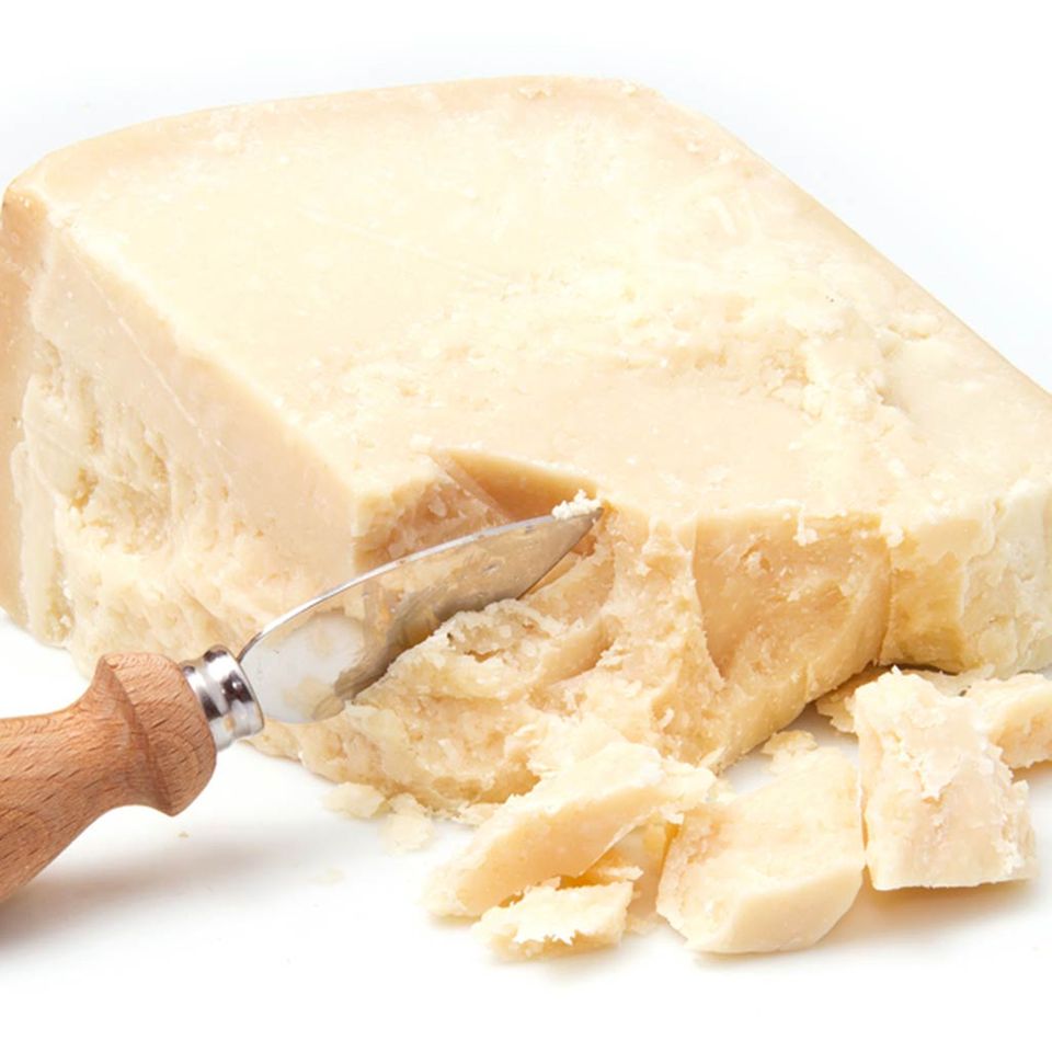 Parmesan mit Parmesanmesser Parmesan mit Parmesanmesser