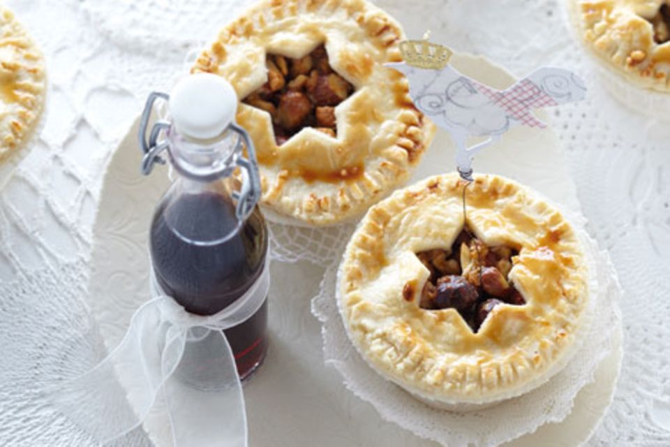 10 herzhafte & süße Pies zum Genießen 10 herzhafte & süße Pies zum Genießen