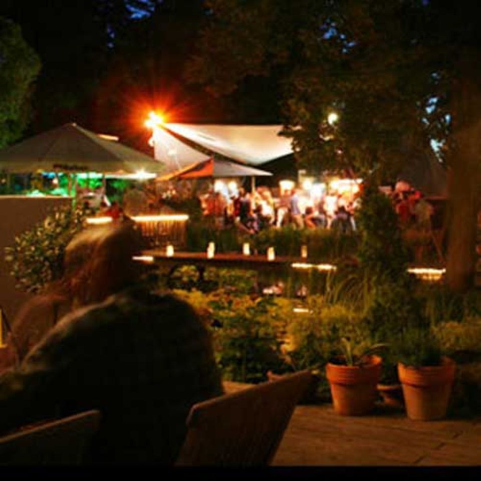 Frank & Frei: Eine lauer Sommernacht im Nikolaushof Frank & Frei: Eine lauer Sommernacht im Nikolaushof