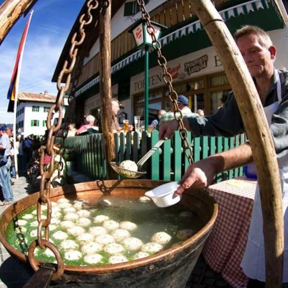 Knödel satt in Tirol Knödel satt in Tirol