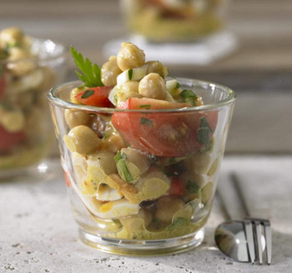 Salat im Glas serviert Salat im Glas serviert