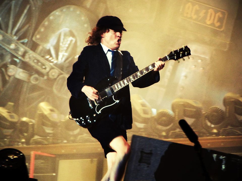 AC/DC beweisen, dass sich Rock'n'Roll und guter Wein nicht ausschließen müssen AC/DC beweisen, dass sich Rock'n'Roll und guter Wein nicht ausschließen müssen