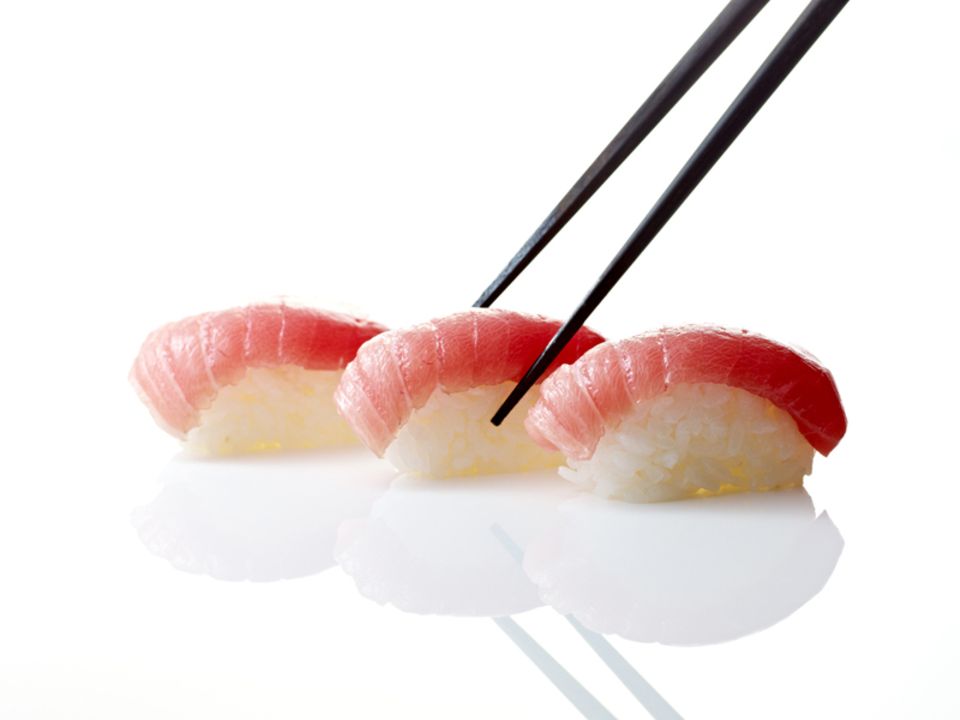 Reisessig verwendet man zum Würzen von Sushi-Reis Reisessig verwendet man zum Würzen von Sushi-Reis