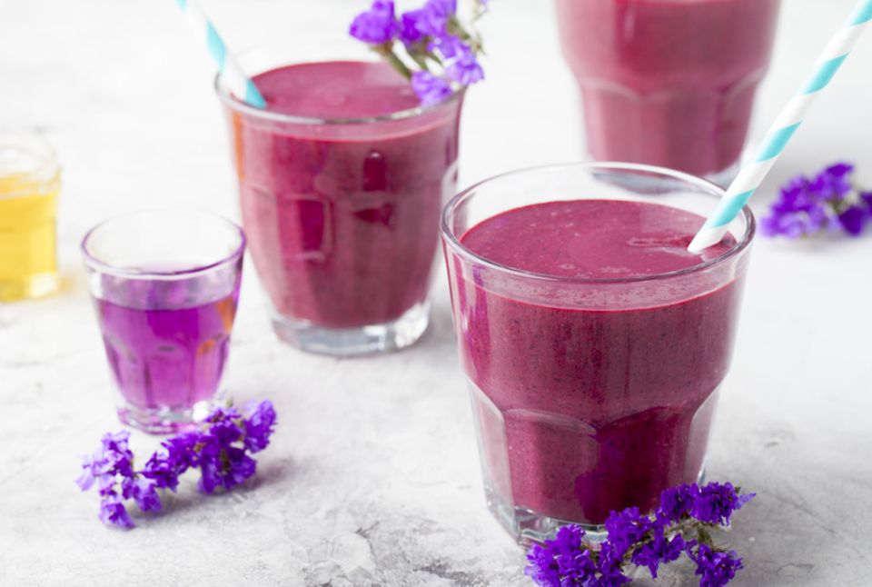 Smoothie mit Beeren und Açaí Smoothie mit Beeren und Açaí