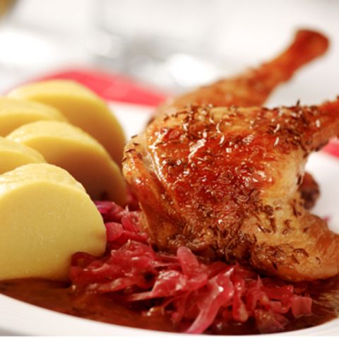 Braten, Klöße, Gemüse und Sauce - ein ganz typisches böhmisches Essen