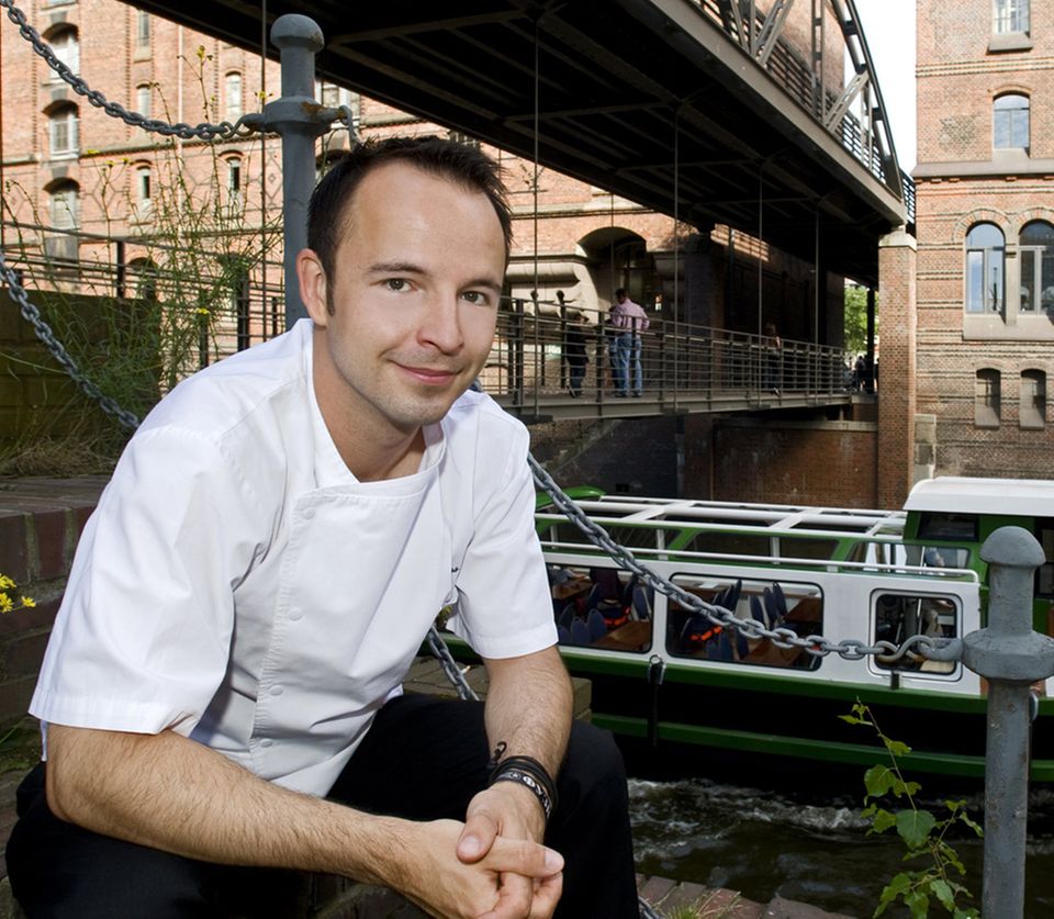Thomas Sampl, Chefkoch des VLET, arbeitet eng mit Produzenten aus dem Hamburger Umland zusammen Thomas Sampl, Chefkoch des VLET, arbeitet eng mit Produzenten aus dem Hamburger Umland zusammen