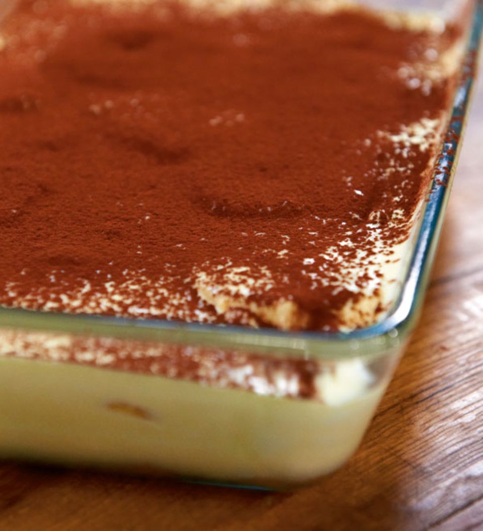 Amaretto dient als Zutat von Tiramisù Amaretto dient als Zutat von Tiramisù